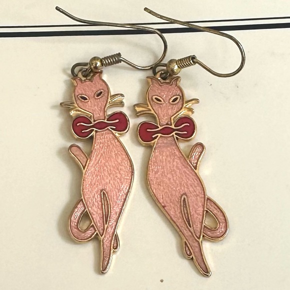 Vintage Cat Earrings Gold-tone Metal w/ Pink Enamel Red Bow Pierced Earrings EUC - Picture 1 of 4